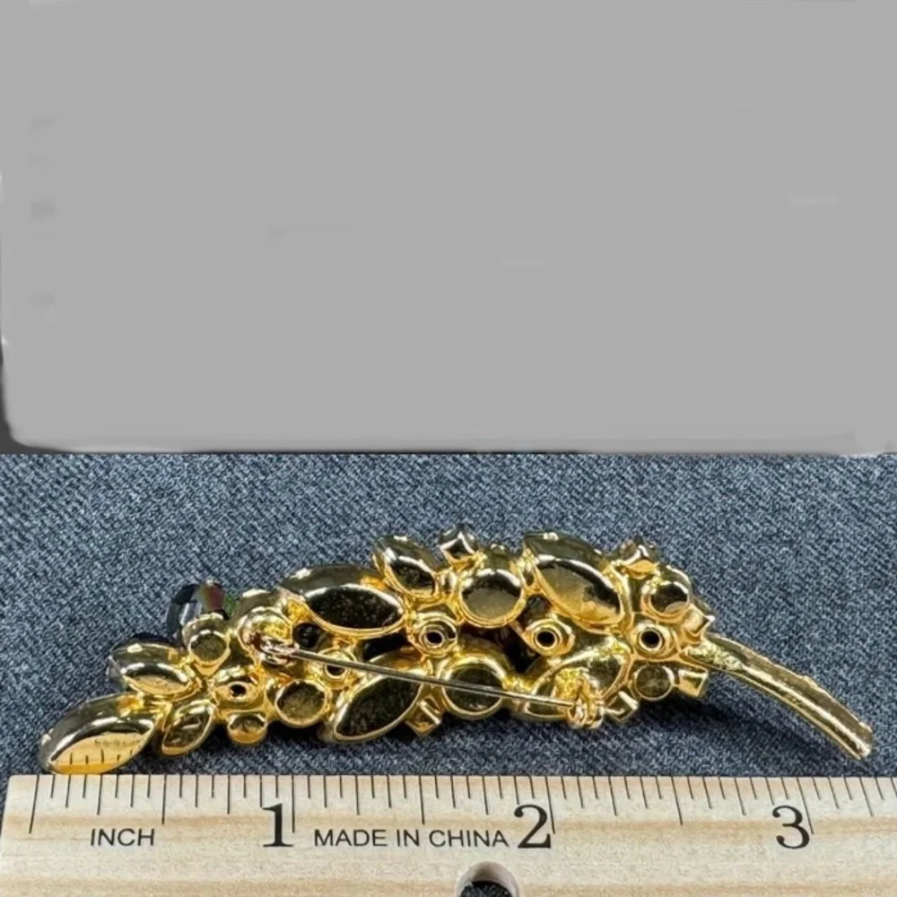 Vintage Juliana cha cha beads AB‎ crystals goldtone metal leaf pin brooch